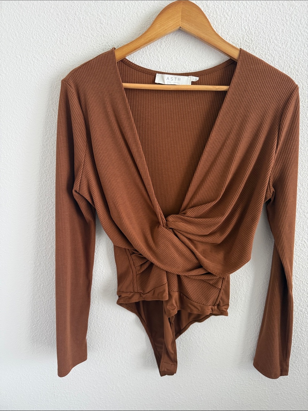 ASTR Ribbed Twist-Front Brown Bodysuit Women's Large